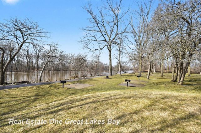 5921 W Michigan Avenue B2, Saginaw, MI 48638