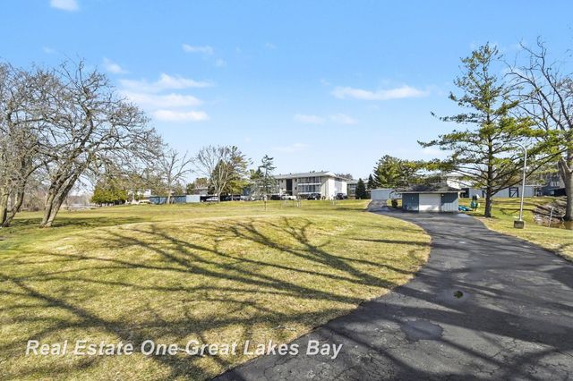 5921 W Michigan Avenue B2, Saginaw, MI 48638