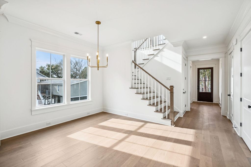 Image 11 of property listing at 1460 Periwinkle Drive, Mount Pleasant, SC 29466