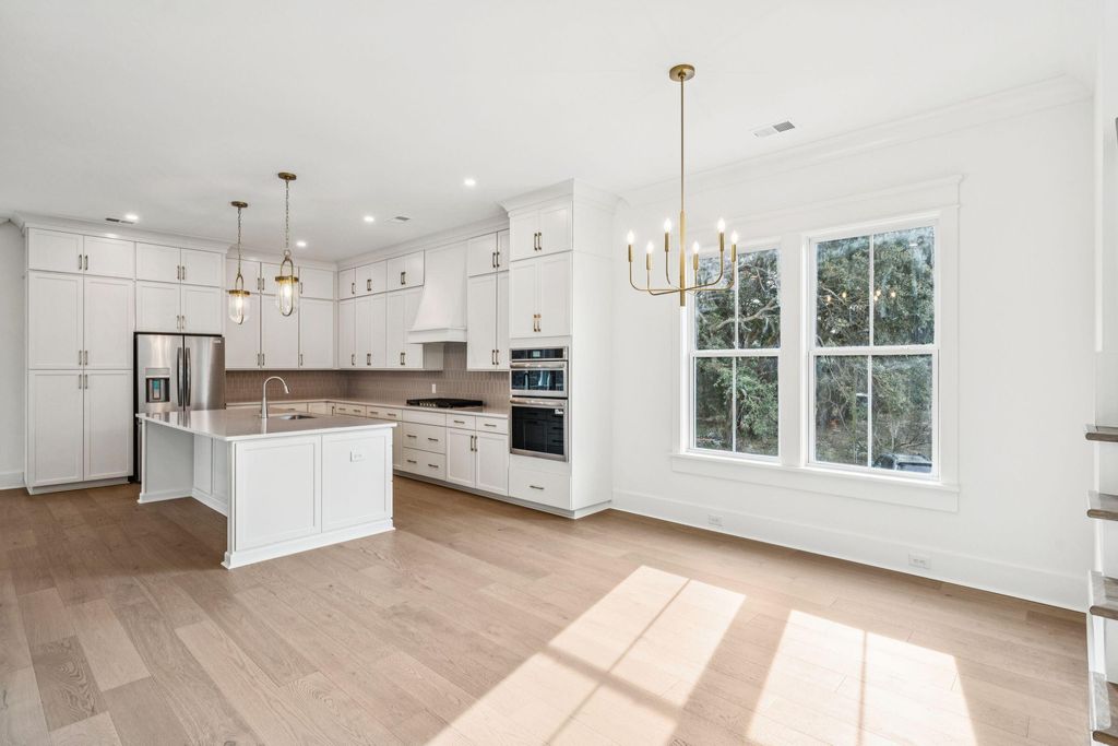 Image 12 of property listing at 1460 Periwinkle Drive, Mount Pleasant, SC 29466