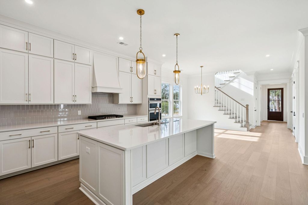 Image 14 of property listing at 1460 Periwinkle Drive, Mount Pleasant, SC 29466