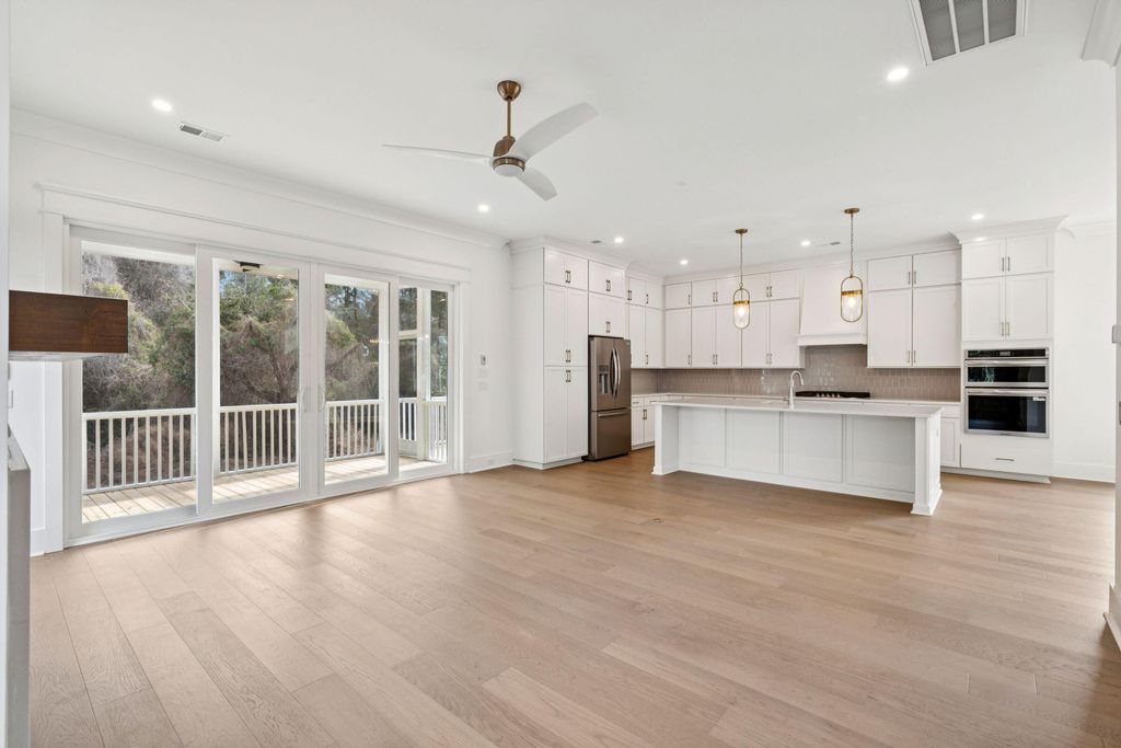 Image 16 of property listing at 1460 Periwinkle Drive, Mount Pleasant, SC 29466