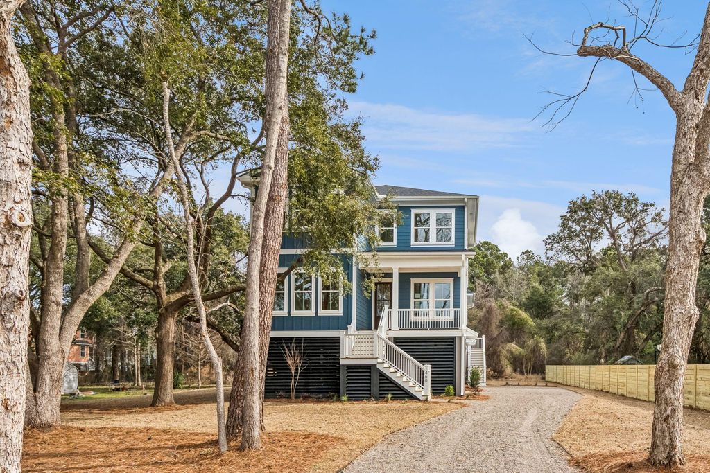 Image 3 of property listing at 1460 Periwinkle Drive, Mount Pleasant, SC 29466