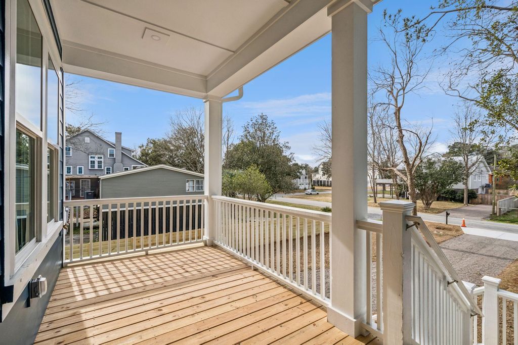 Image 7 of property listing at 1460 Periwinkle Drive, Mount Pleasant, SC 29466