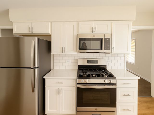 37684 N Sheridan Road, Beach Park, IL 60087