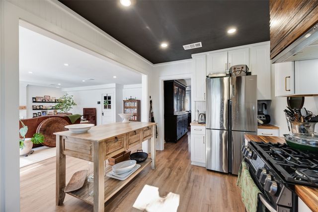 2216 Lotus Avenue, Fort Worth, TX 76111