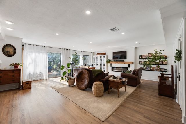 2216 Lotus Avenue, Fort Worth, TX 76111