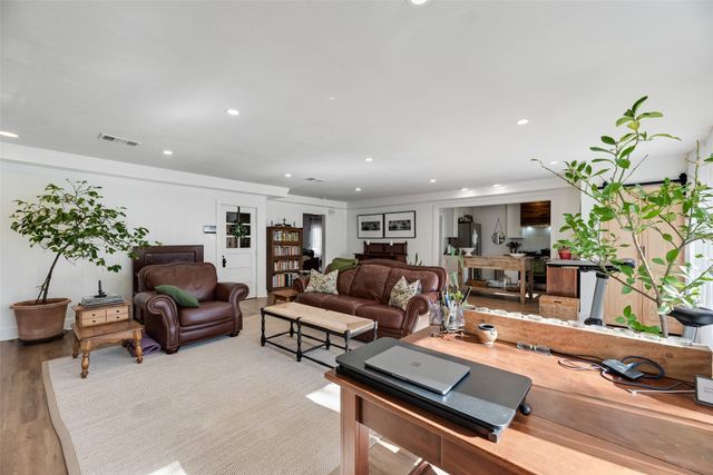 2216 Lotus Avenue, Fort Worth, TX 76111