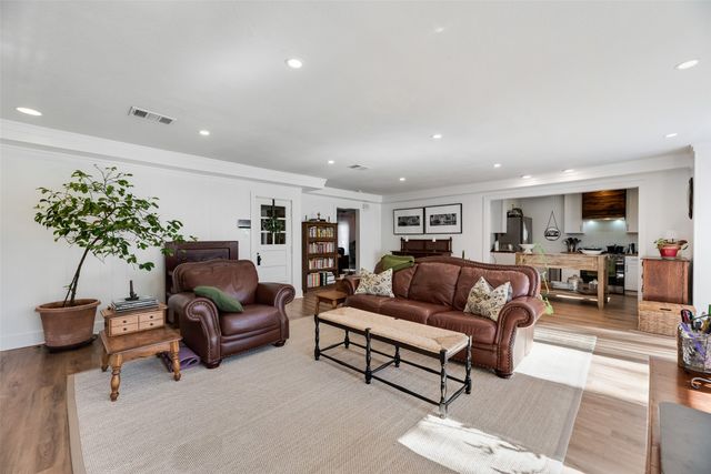 2216 Lotus Avenue, Fort Worth, TX 76111