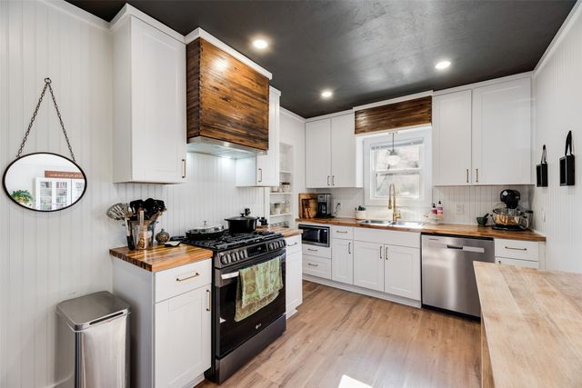 2216 Lotus Avenue, Fort Worth, TX 76111