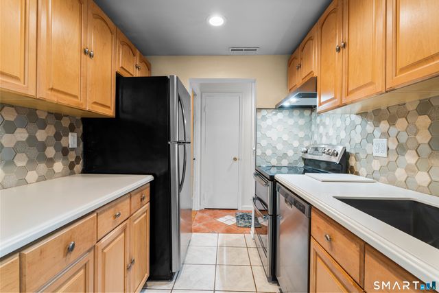 27 Amherst Place, Stamford, CT 06902