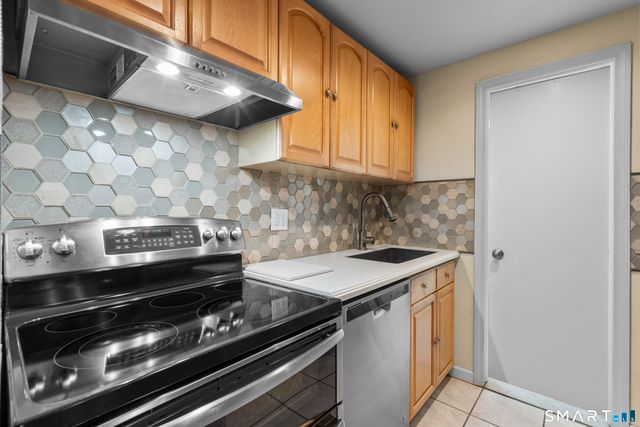 27 Amherst Place, Stamford, CT 06902