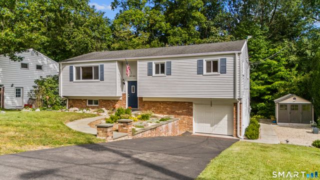 27 Amherst Place, Stamford, CT 06902