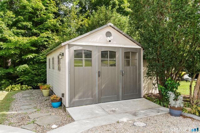 27 Amherst Place, Stamford, CT 06902