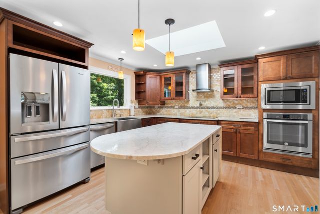 27 Amherst Place, Stamford, CT 06902