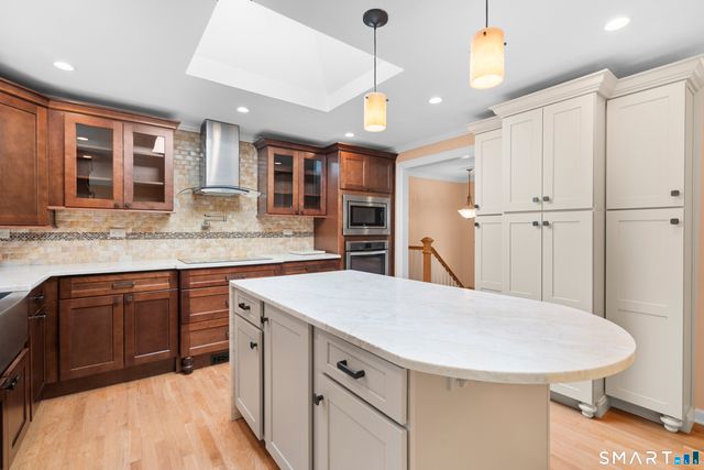 27 Amherst Place, Stamford, CT 06902