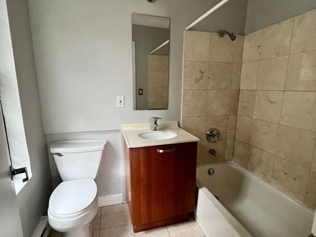 732 W Bittersweet Place 806, Chicago, IL 60613