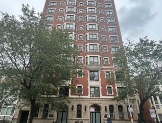 732 W Bittersweet Place 806, Chicago, IL 60613