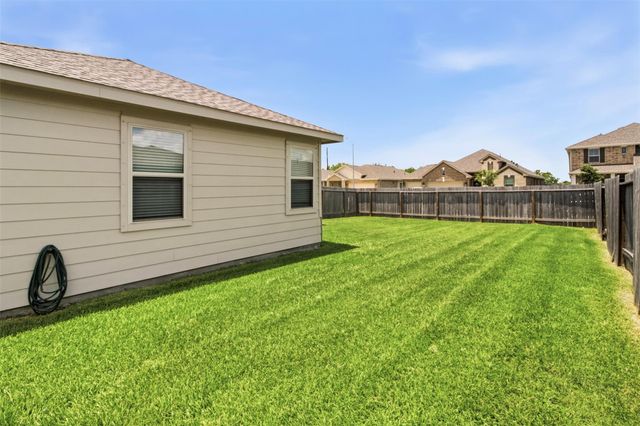 8438 Baywatch Circle, Baytown, TX 77523