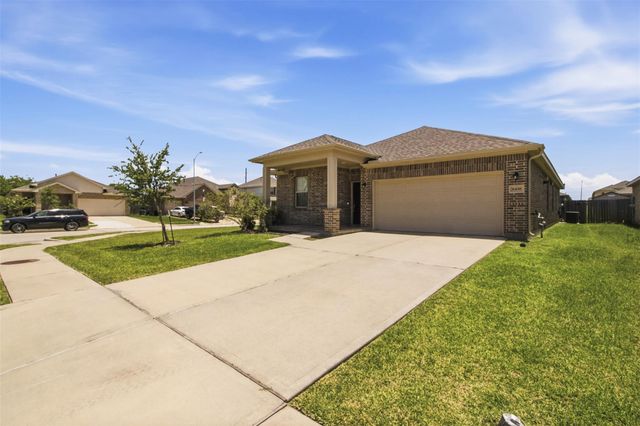 8438 Baywatch Circle, Baytown, TX 77523