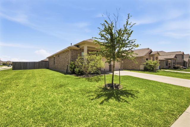8438 Baywatch Circle, Baytown, TX 77523