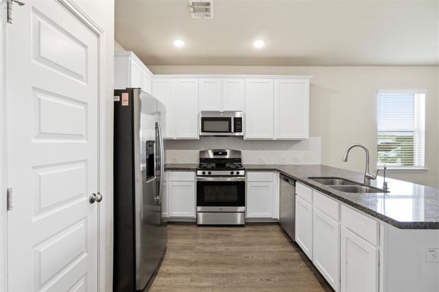 8438 Baywatch Circle, Baytown, TX 77523