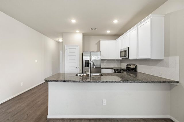 8438 Baywatch Circle, Baytown, TX 77523