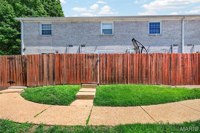 1003 Avenue H, Unincorporated, MO 63125