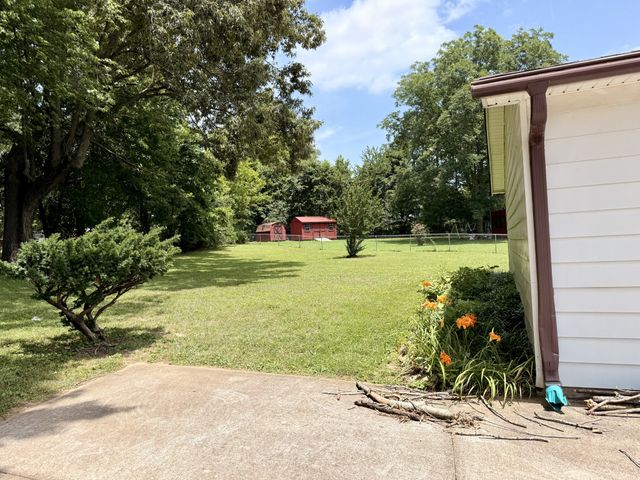 107 Winston Ct, Clarksville, TN 37042