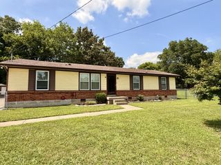 107 Winston Ct, Clarksville, TN 37042
