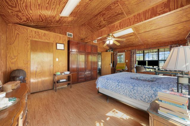 304 Furr Mays RD, Smithville, TX 78957