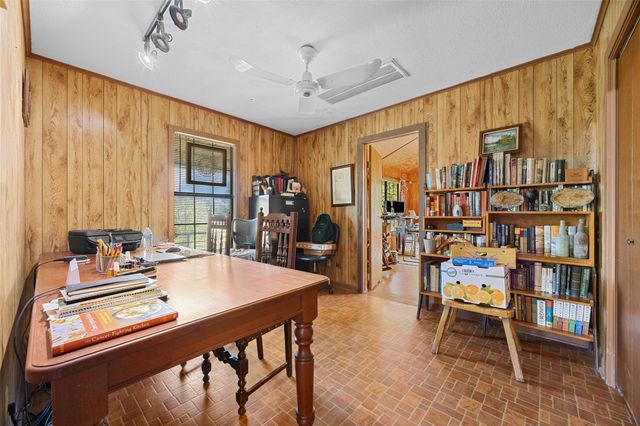 304 Furr Mays RD, Smithville, TX 78957