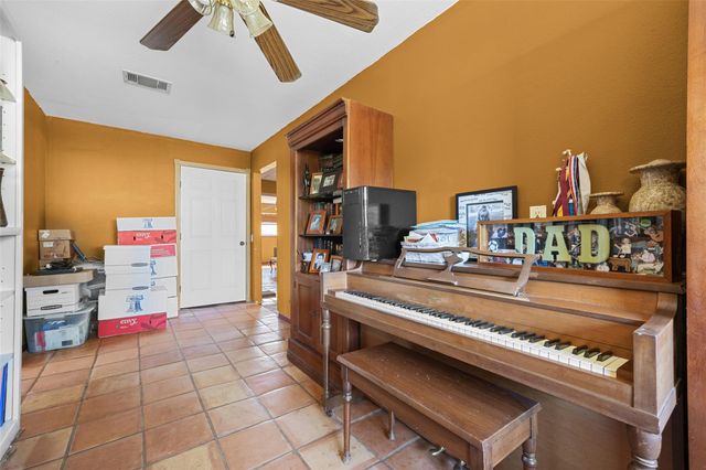 304 Furr Mays RD, Smithville, TX 78957