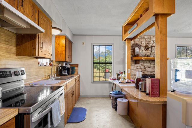 304 Furr Mays RD, Smithville, TX 78957