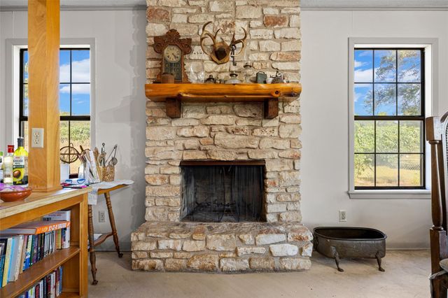 304 Furr Mays RD, Smithville, TX 78957