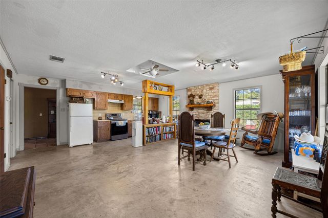 304 Furr Mays RD, Smithville, TX 78957