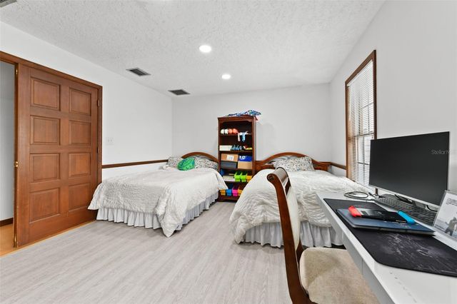5750 OAK HOLLOW LANE, Oviedo, FL 32765