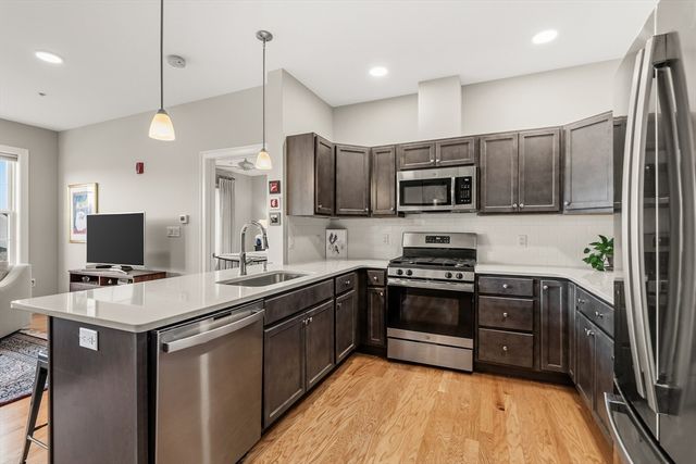 2 Mariners Way 310, Plymouth, MA 02360