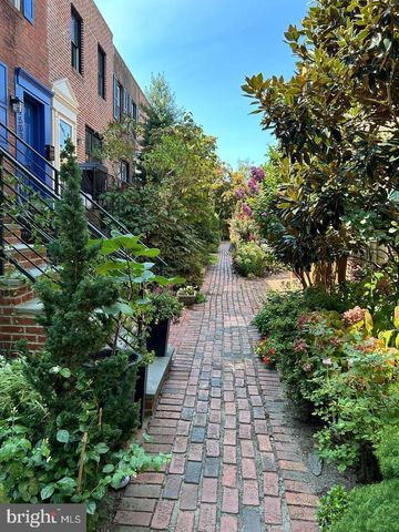 2505 PINE ST, Philadelphia, PA 19103