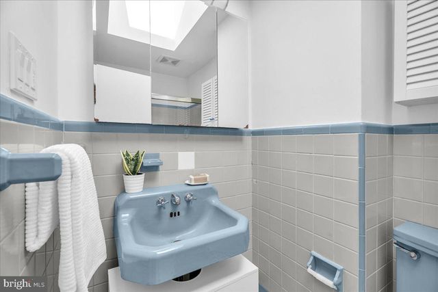 2505 PINE ST, Philadelphia, PA 19103