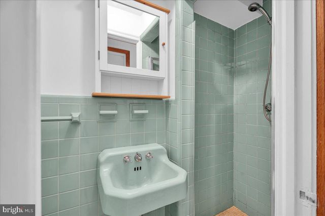 2505 PINE ST, Philadelphia, PA 19103