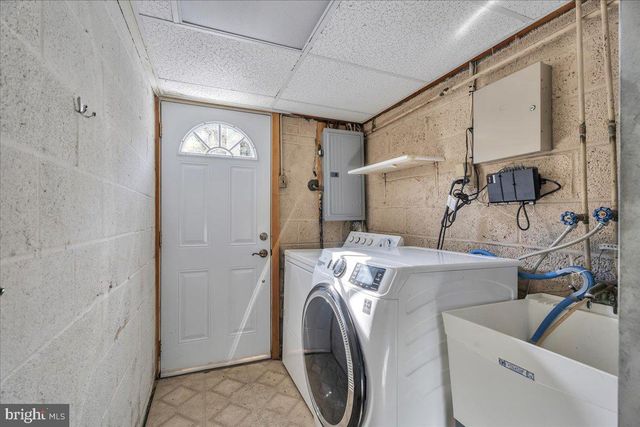 2505 PINE ST, Philadelphia, PA 19103