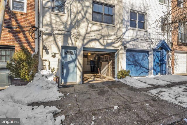 2505 PINE ST, Philadelphia, PA 19103