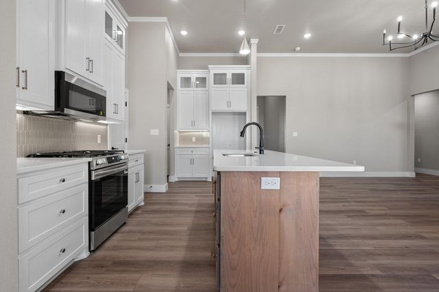 1123 N 6th Street, Wolfforth, TX 79382