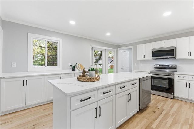 2121 W 120th Street, Leawood, KS 66209