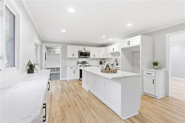 2121 W 120th Street, Leawood, KS 66209