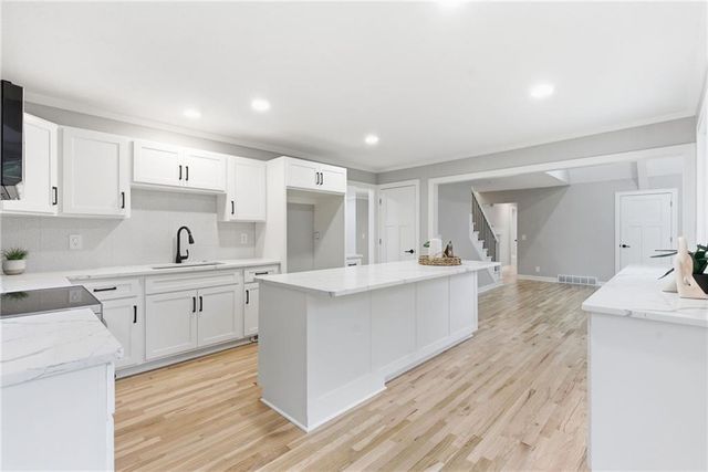 2121 W 120th Street, Leawood, KS 66209