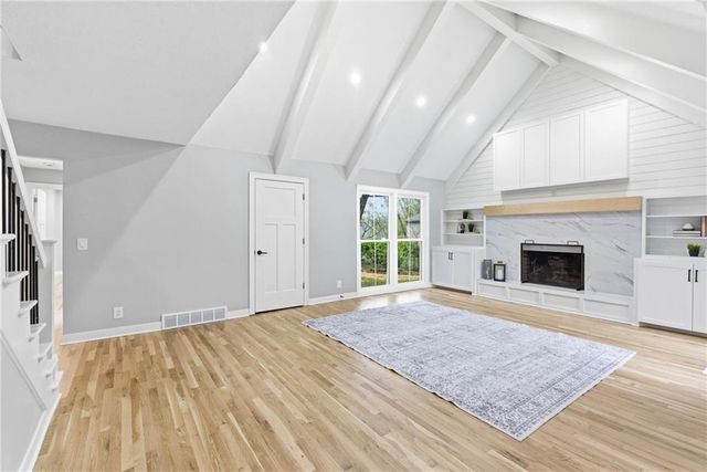 2121 W 120th Street, Leawood, KS 66209