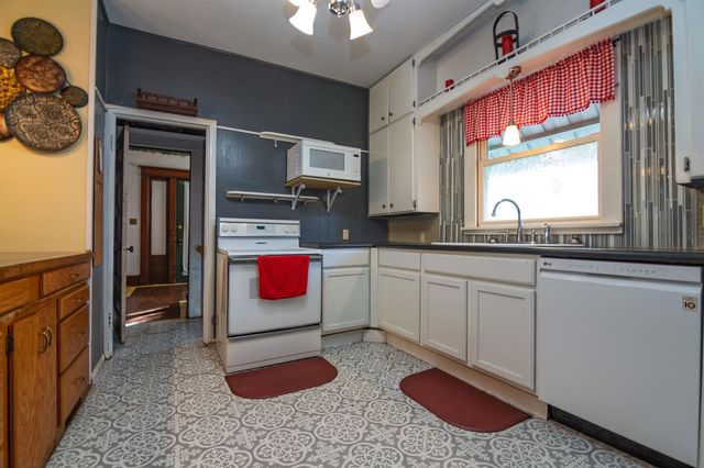 610 State St, Salina, KS 67401