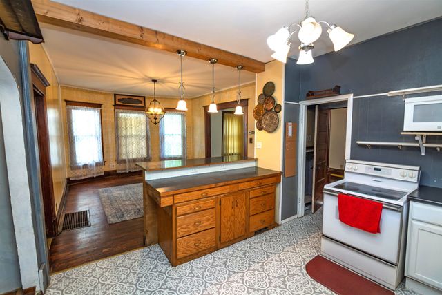 610 State St, Salina, KS 67401